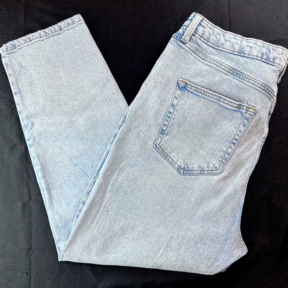 Wild Fable Super High-Rise Mom Jeans β Distressed Light Wash β Size 18 - Picture 2 of 14